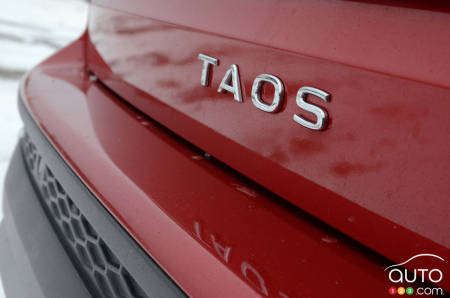 2022 Volkswagen Taos, badging